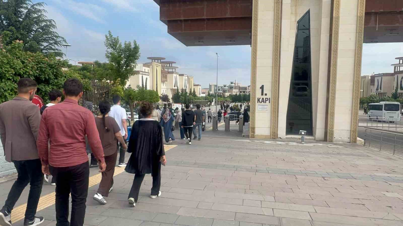 Nevşehir Emniyeti YKS’de 11 öğrencinin yardımına koştu 8 nevsehir emniyeti yksde 11 ogrencinin yardimina kostu 4 UaW1JNU5