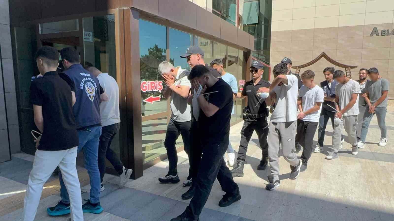 Nevşehir merkezli 120 milyon liralık dolandırıcılık operasyonunda 17 tutuklama 6 nevsehir merkezli 120 milyon liralik dolandiricilik operasyonunda 17 tutuklama 2 fuQy5kmP