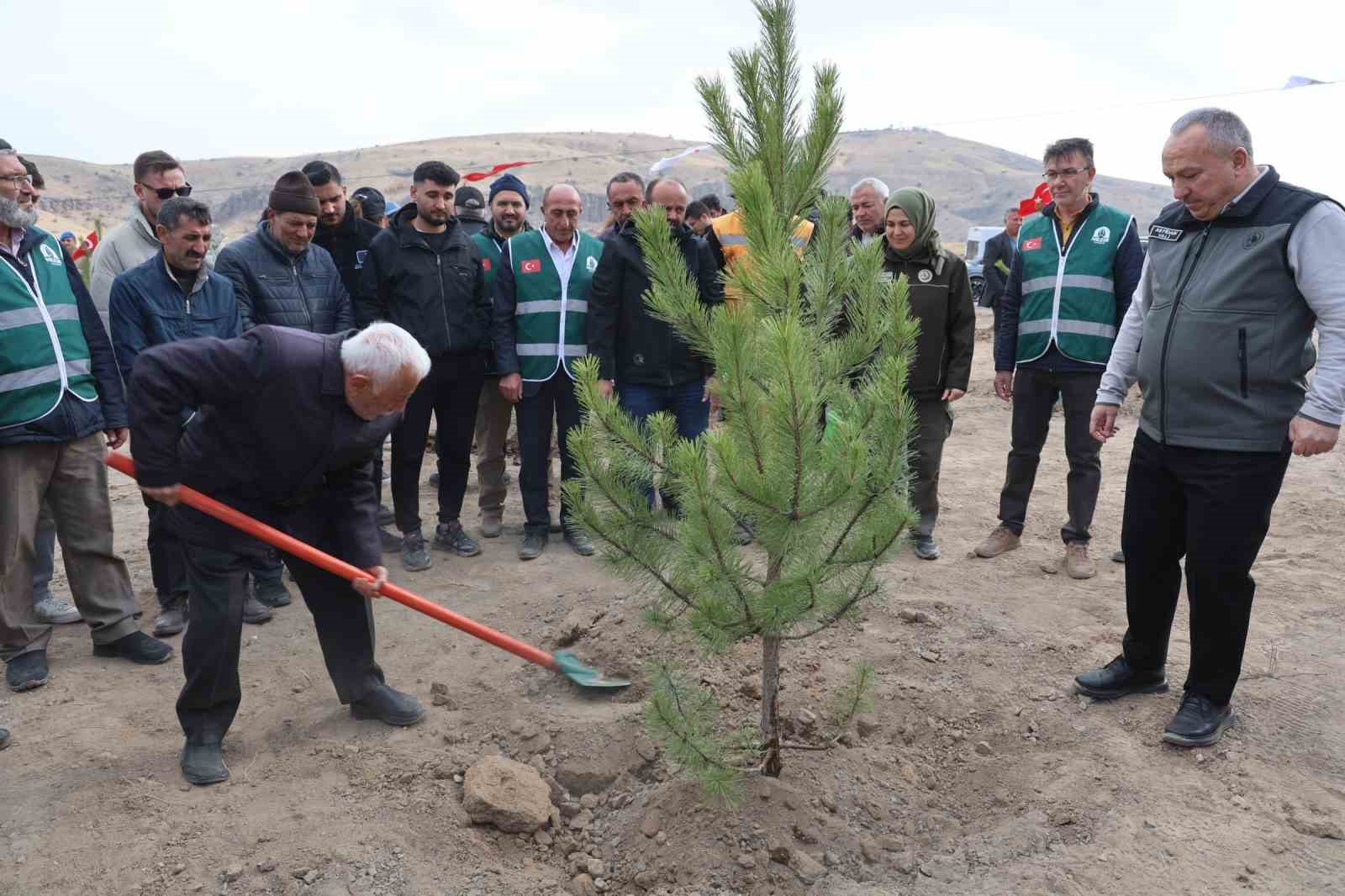 nevsehirde 18 bin 500 fidan toprakla bulustu 1 LmrFWAII