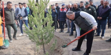 nevsehirde-18-bin-500-fidan-toprakla-bulustu-QyKer7Wf.jpg