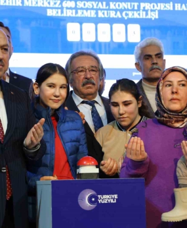nevsehirde-2-bin-368-konutun-kura-cekilisi-yapildi-Ur6Rkc4G.jpg
