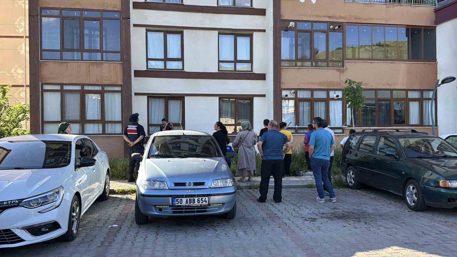 Nevşehir’de 5. kattan düşen 2 yaşındaki çocuk hayatını kaybetti 6 nevsehirde 5 kattan dusen 2 yasindaki cocuk hayatini kaybetti 2 d1zjPN3n