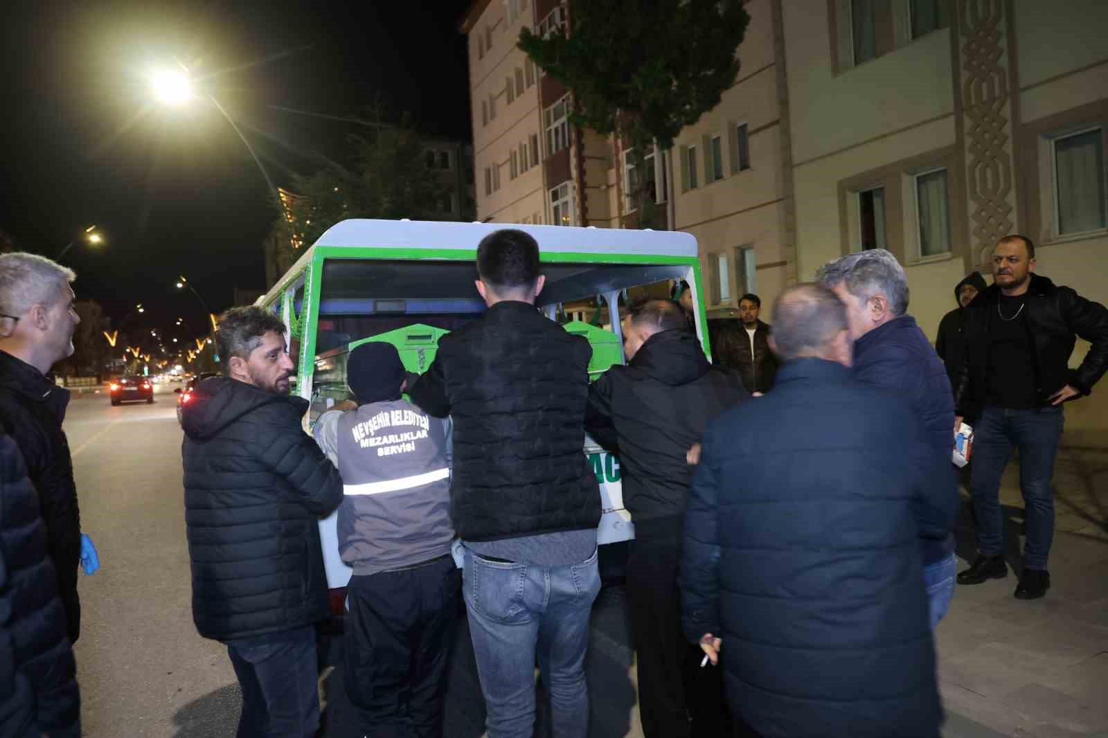 Nevşehir’de aile faciası: Eşini öldürdü, kendisi ağır yaralı 9 nevsehirde aile faciasi esini oldurdu kendisi agir yarali 5 aYRMjNzL
