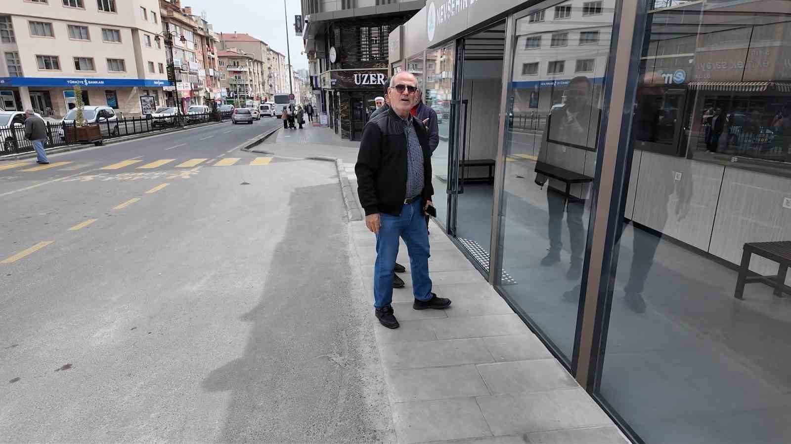 nevsehirde akilli durak kazasi kameralara yansidi 2 U6dwEnbb