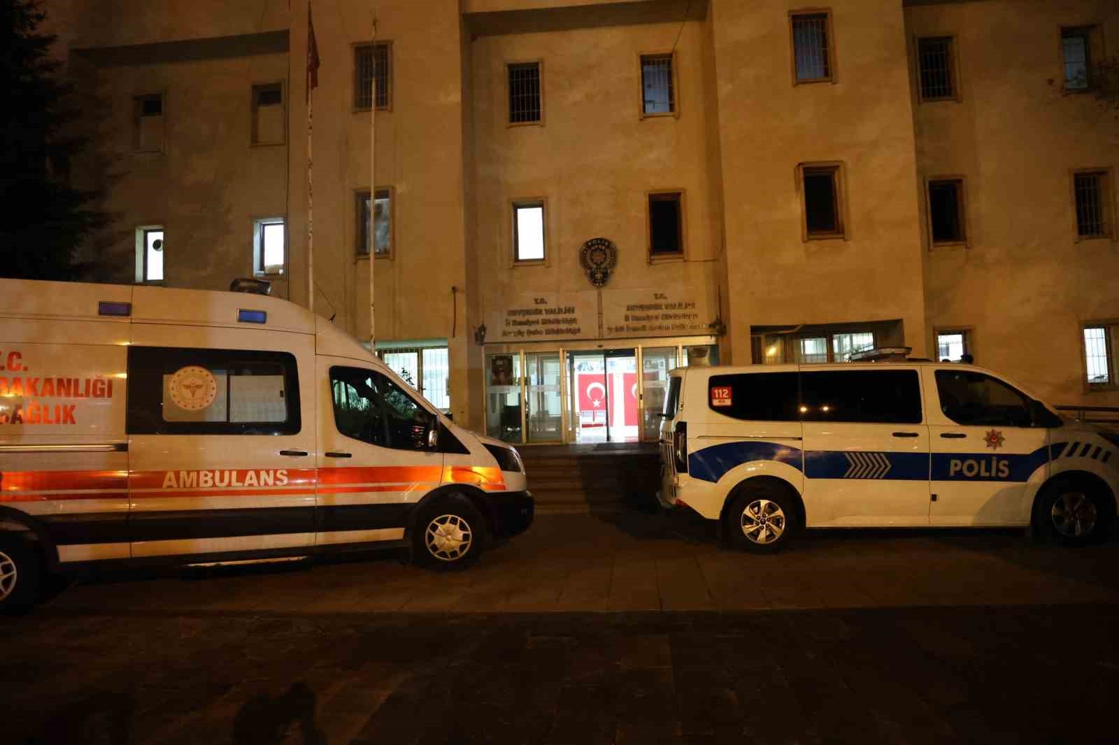 nevsehirde ambulans cagrilan evdeki bicakli kavgada saglik personeli mahsur kaldi 3 96I3euDw