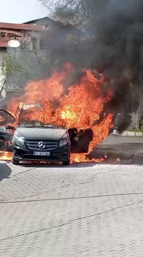 Nevşehir’de araç yangını: 3 araç hasar gördü 6 nevsehirde arac yangini 3 arac hasar gordu 2 4KSvwB1R