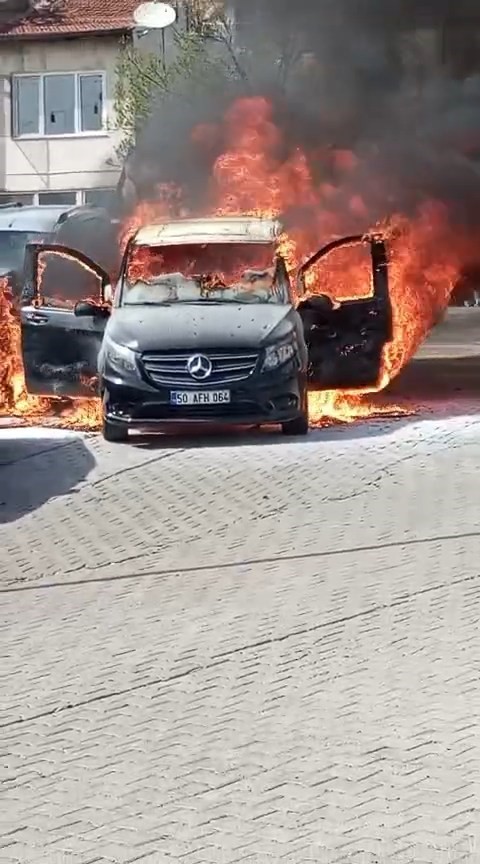 Nevşehir’de araç yangını: 3 araç hasar gördü 7 nevsehirde arac yangini 3 arac hasar gordu 3 jX63rrzu