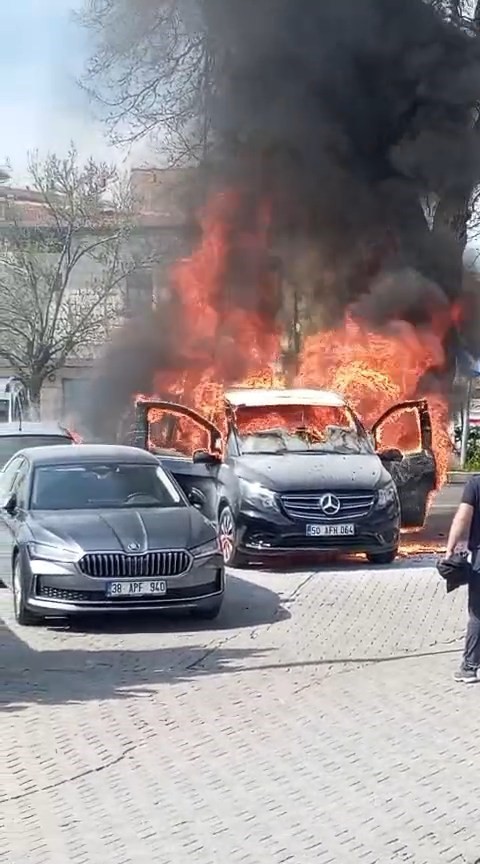 Nevşehir’de araç yangını: 3 araç hasar gördü 8 nevsehirde arac yangini 3 arac hasar gordu 4 OAQrrL8p