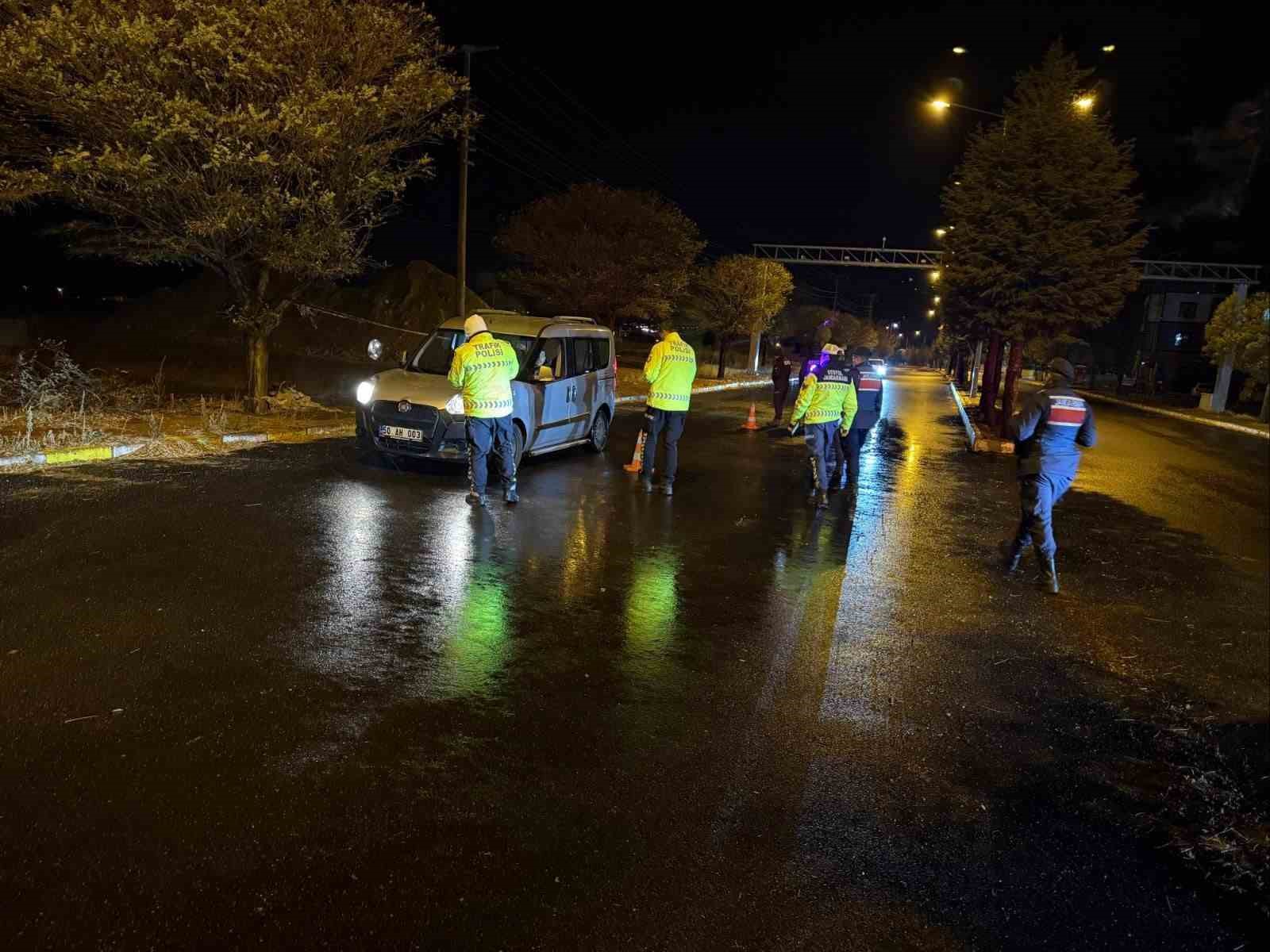 nevsehirde asayis uygulamasi bin 465 sahis kontrol edildi 1 XH4mPJGy