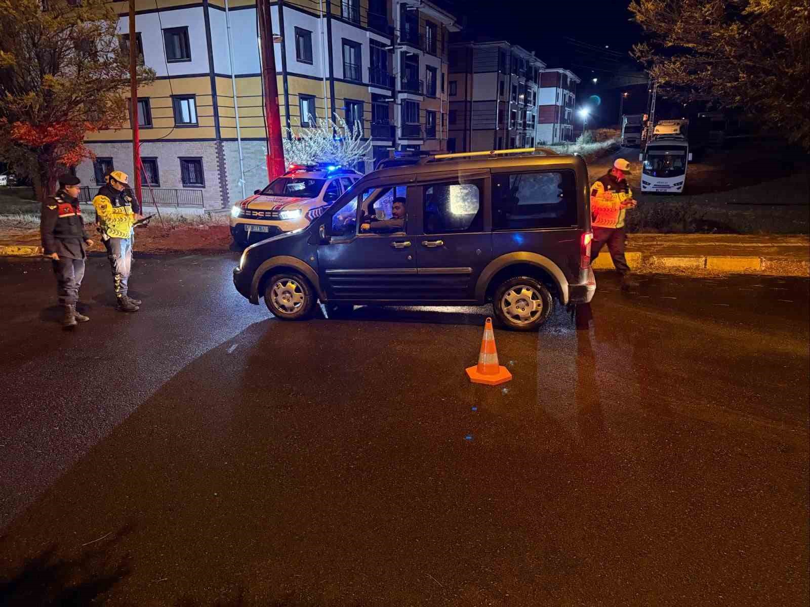 nevsehirde asayis uygulamasi bin 465 sahis kontrol edildi 2 8L96KW1g