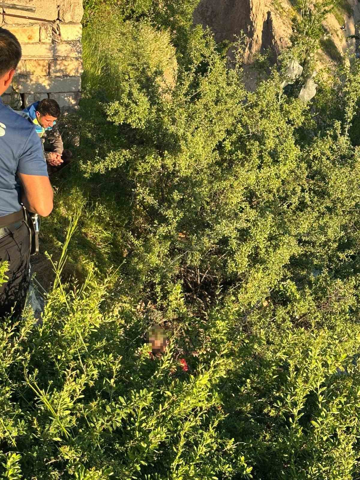 nevsehirde babasindan kacan zihinsel engelli sahis deredeki agacta asili kaldi 2 cnIysjbe
