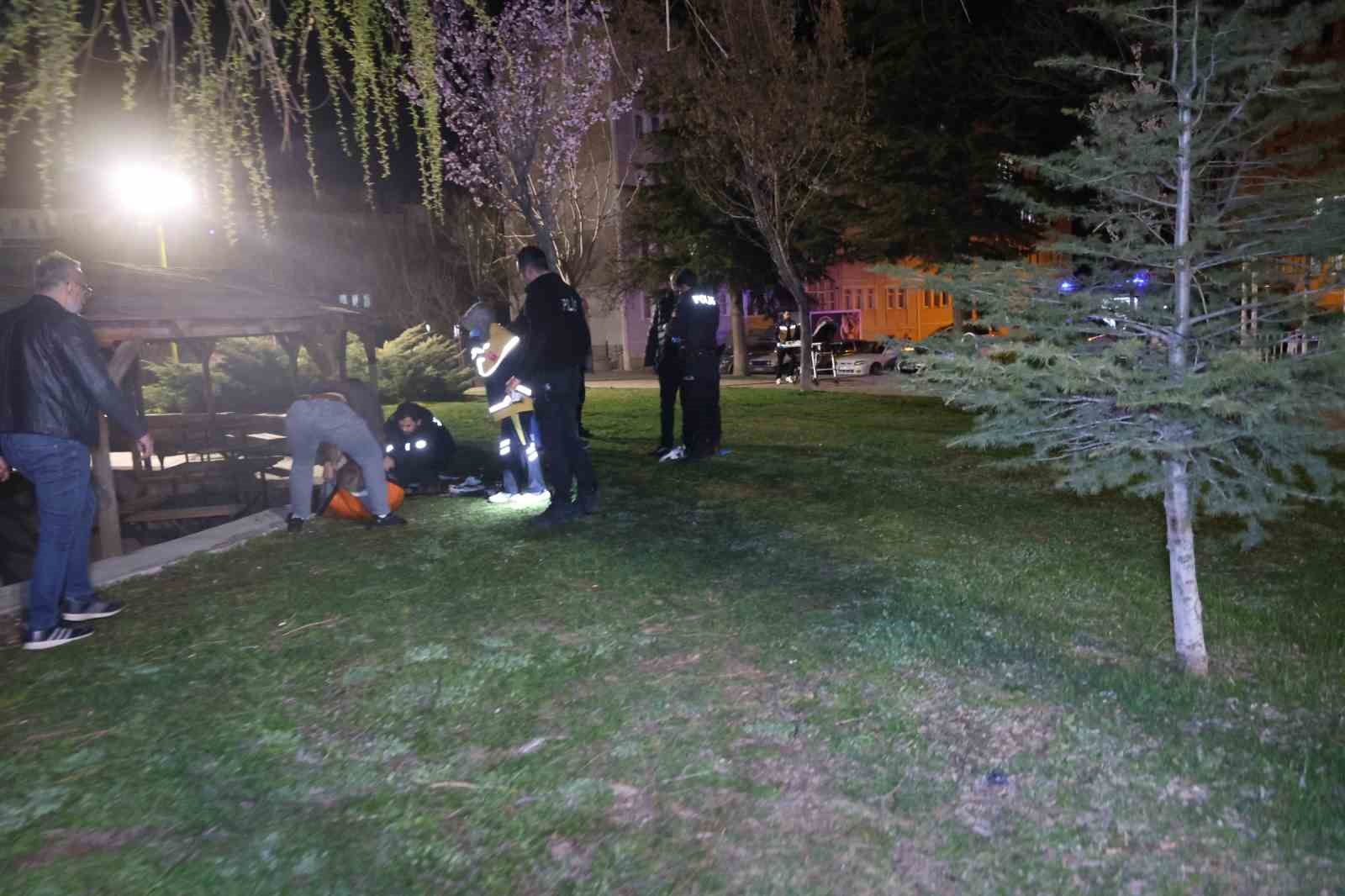 nevsehirde bu parkin lambasi niye yanmiyor kavgasi 3 yarali 2 kiJ4sGlF