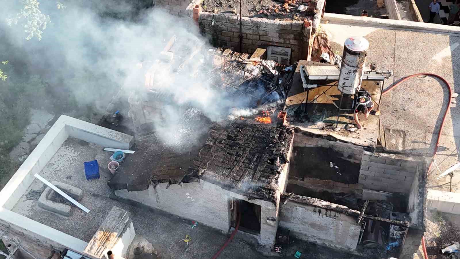 nevsehirde cati yangini korkuttu 0 5NWNsZ6q