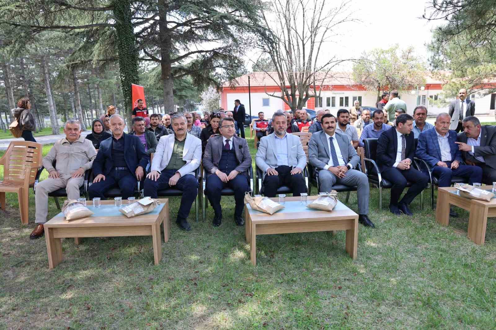 Nevşehir’de çiftçilere 22 ton tohumluk kuru fasulye dağıtıldı 7 nevsehirde ciftcilere 22 ton tohumluk kuru fasulye dagitildi 3 zUMYAivn