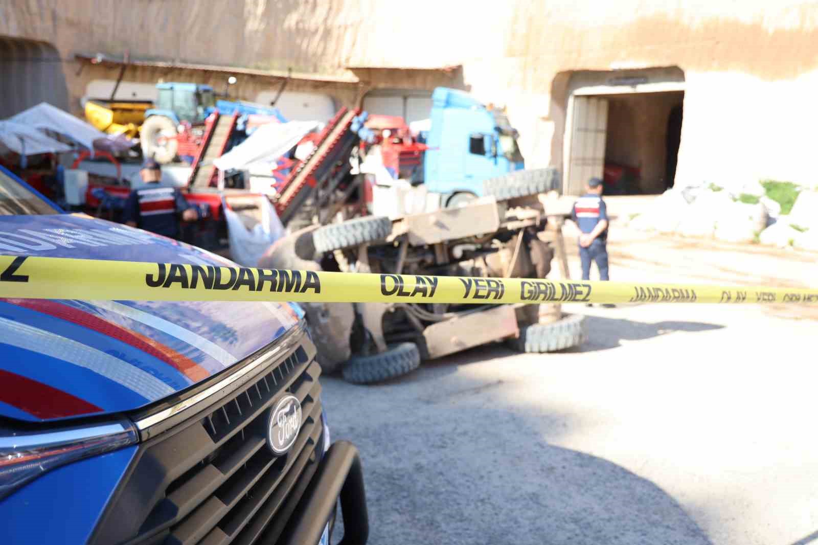 Nevşehir’de devrilen forkliftin altında kalan genç hayatını kaybetti 5 nevsehirde devrilen forkliftin altinda kalan genc hayatini kaybetti 1 q1WsllZG