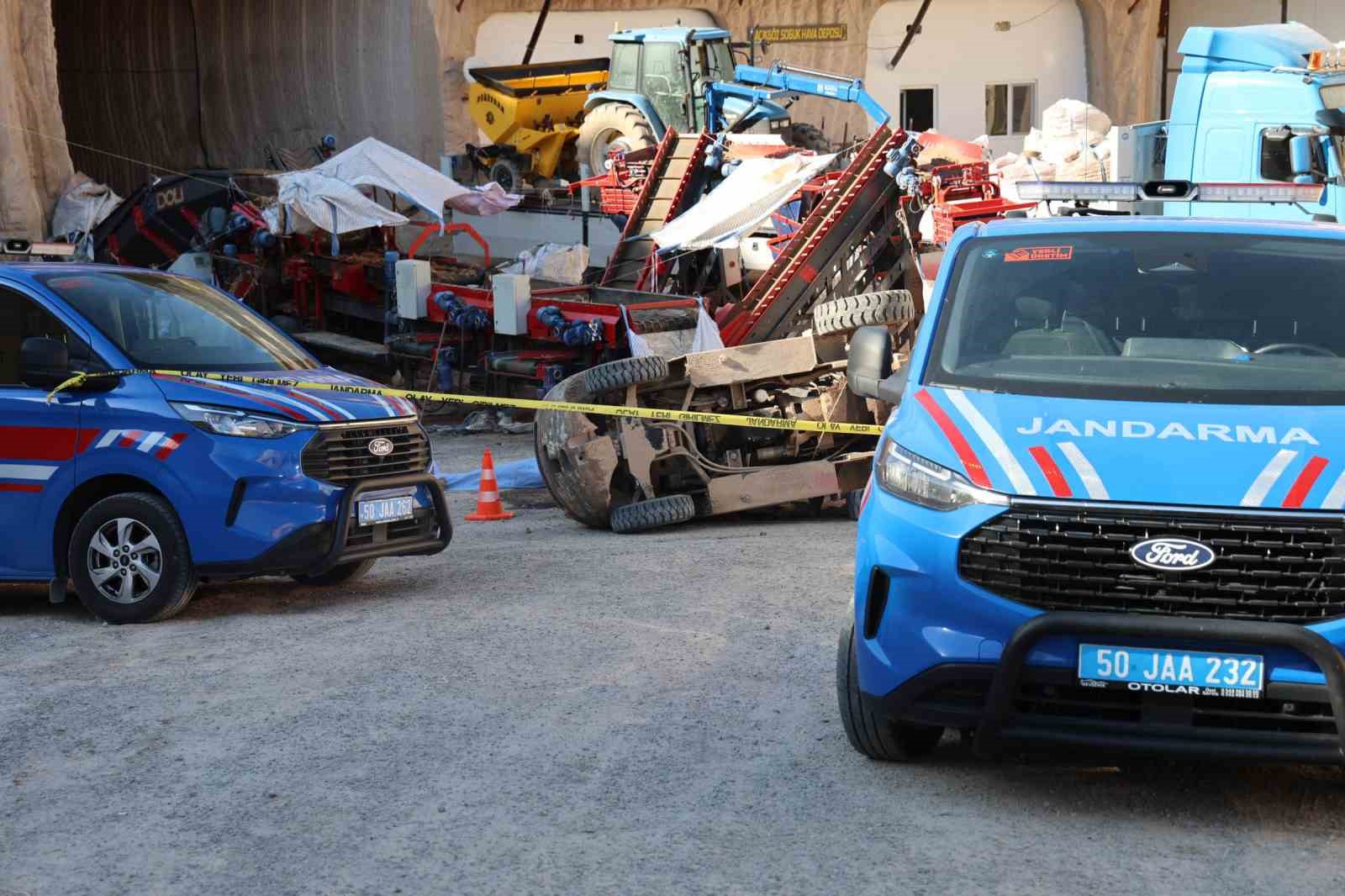 Nevşehir’de devrilen forkliftin altında kalan genç hayatını kaybetti 6 nevsehirde devrilen forkliftin altinda kalan genc hayatini kaybetti 2