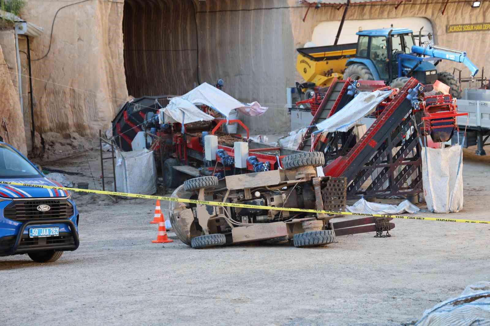 Nevşehir’de devrilen forkliftin altında kalan genç hayatını kaybetti 7 nevsehirde devrilen forkliftin altinda kalan genc hayatini kaybetti 3 1S8wtGFN
