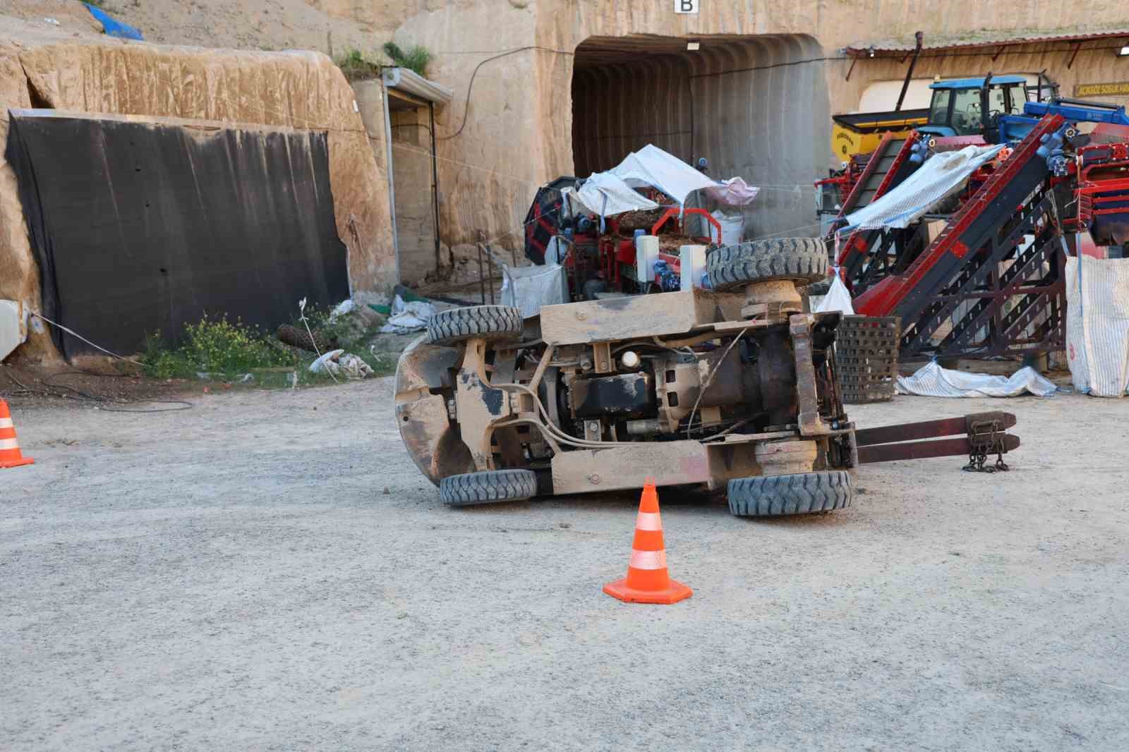 Nevşehir’de devrilen forkliftin altında kalan genç hayatını kaybetti 8 nevsehirde devrilen forkliftin altinda kalan genc hayatini kaybetti 4 ew5qhly6
