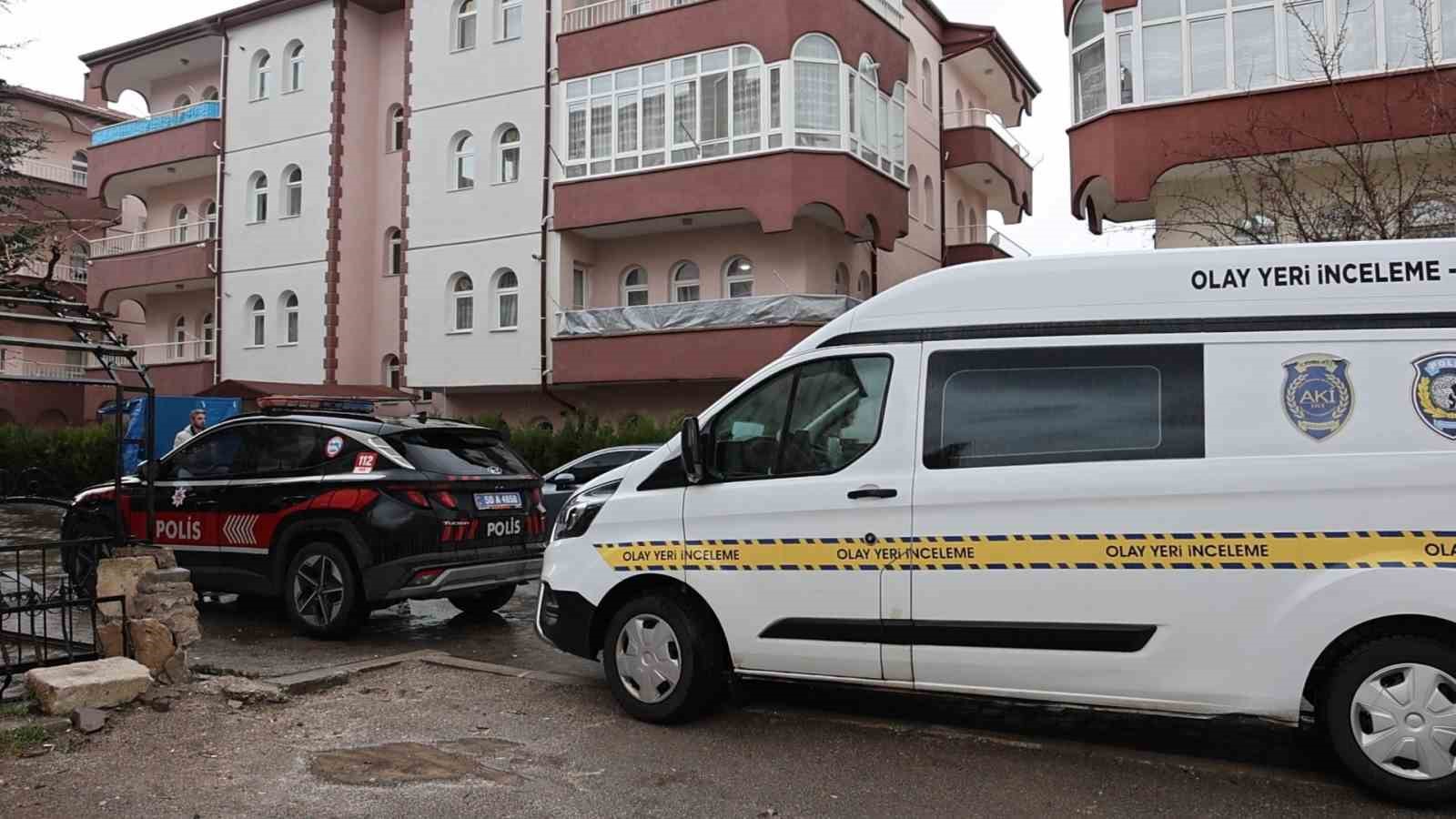 nevsehirde esini bicaklayan sahis kacarken kaza yapti hayatini kaybetti 0 snRzJIKm