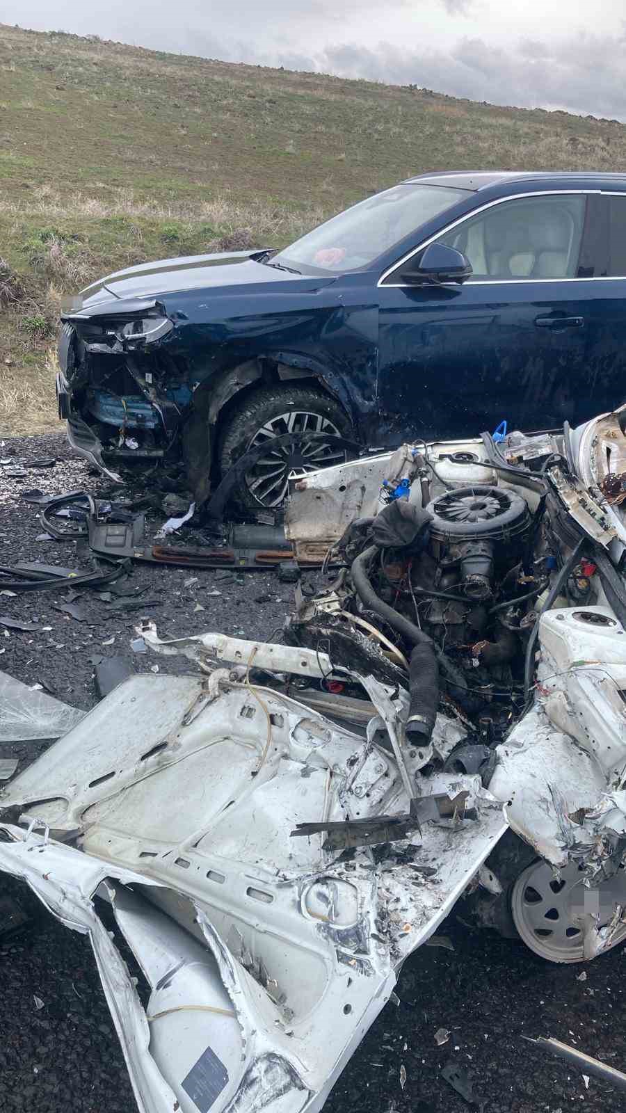 nevsehirde iki otomobil carpisti 1 olu 2 yarali 0 XJviyd2t