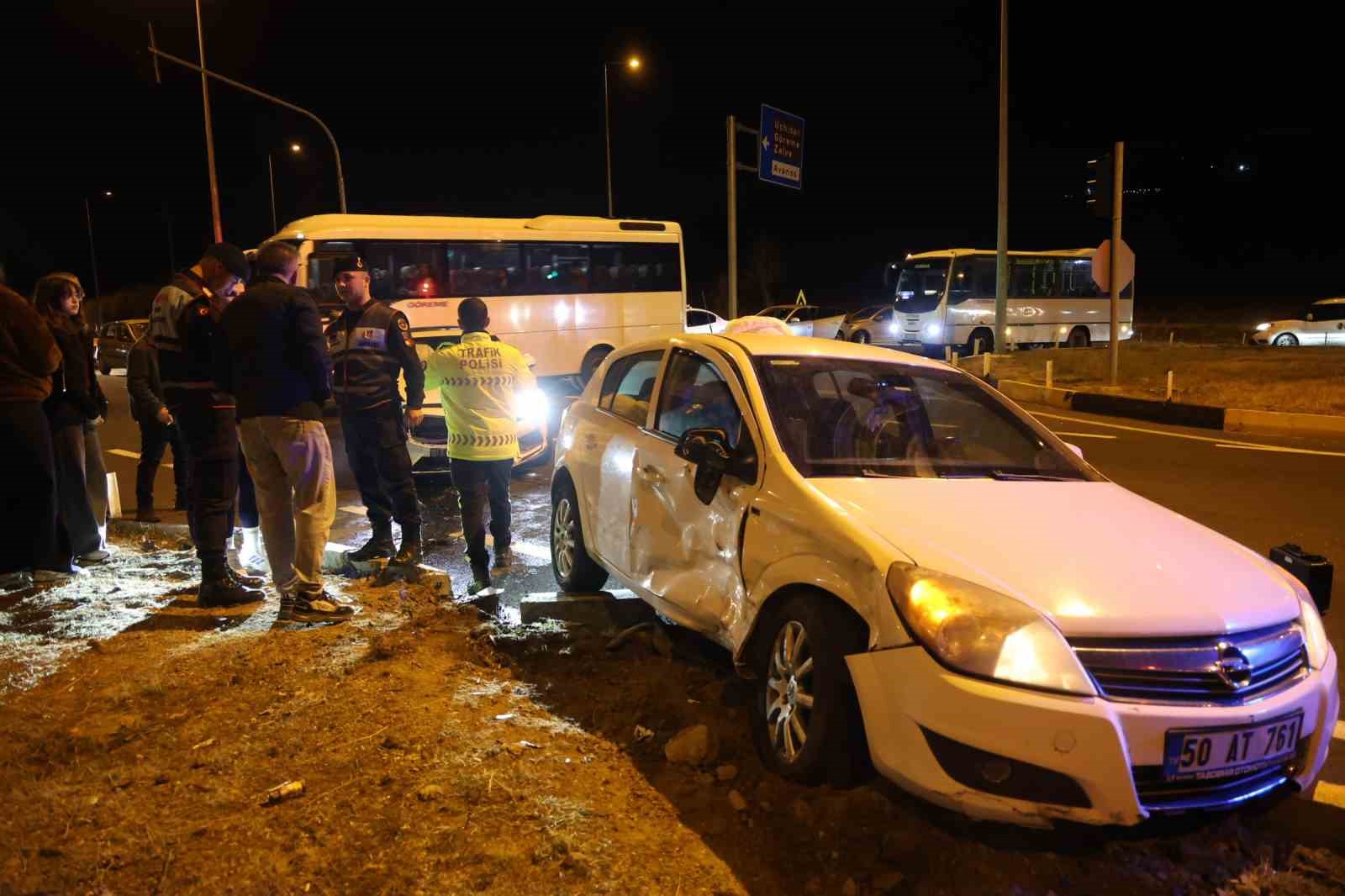 nevsehirde kirmizi isik ihlali kazaya neden oldu 2 yarali 2 Yvgnw7V1