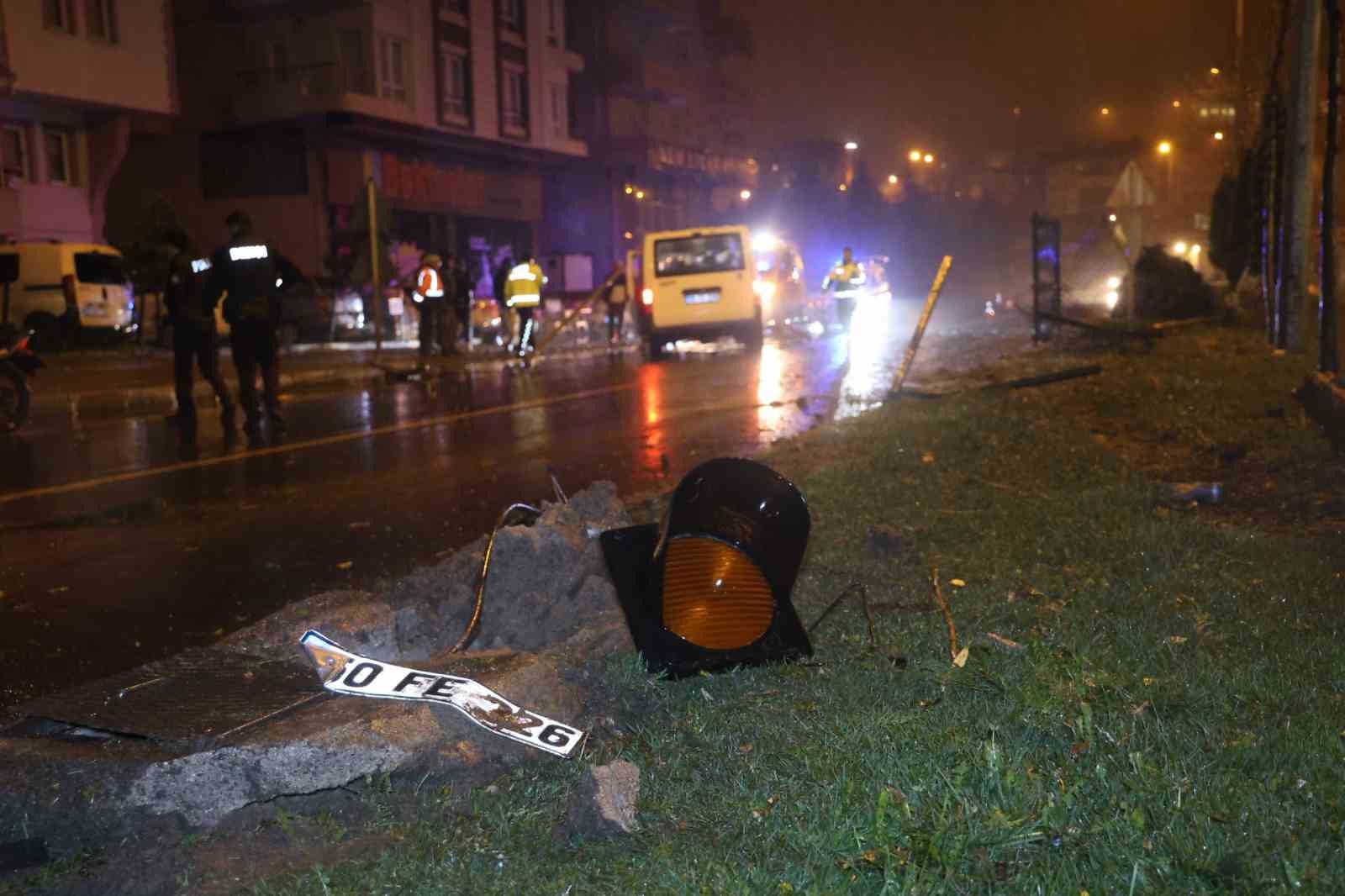 nevsehirde kontrolden cikan minibus refuje carpip karsi seride gecti 1 yarali 2