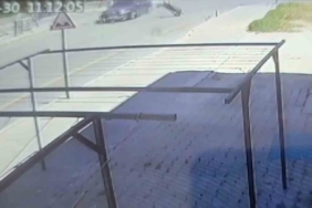 Ters yönden gelen hafif ticari araç motosikletle çarpıştı: 1 yaralı 1 thumbnail