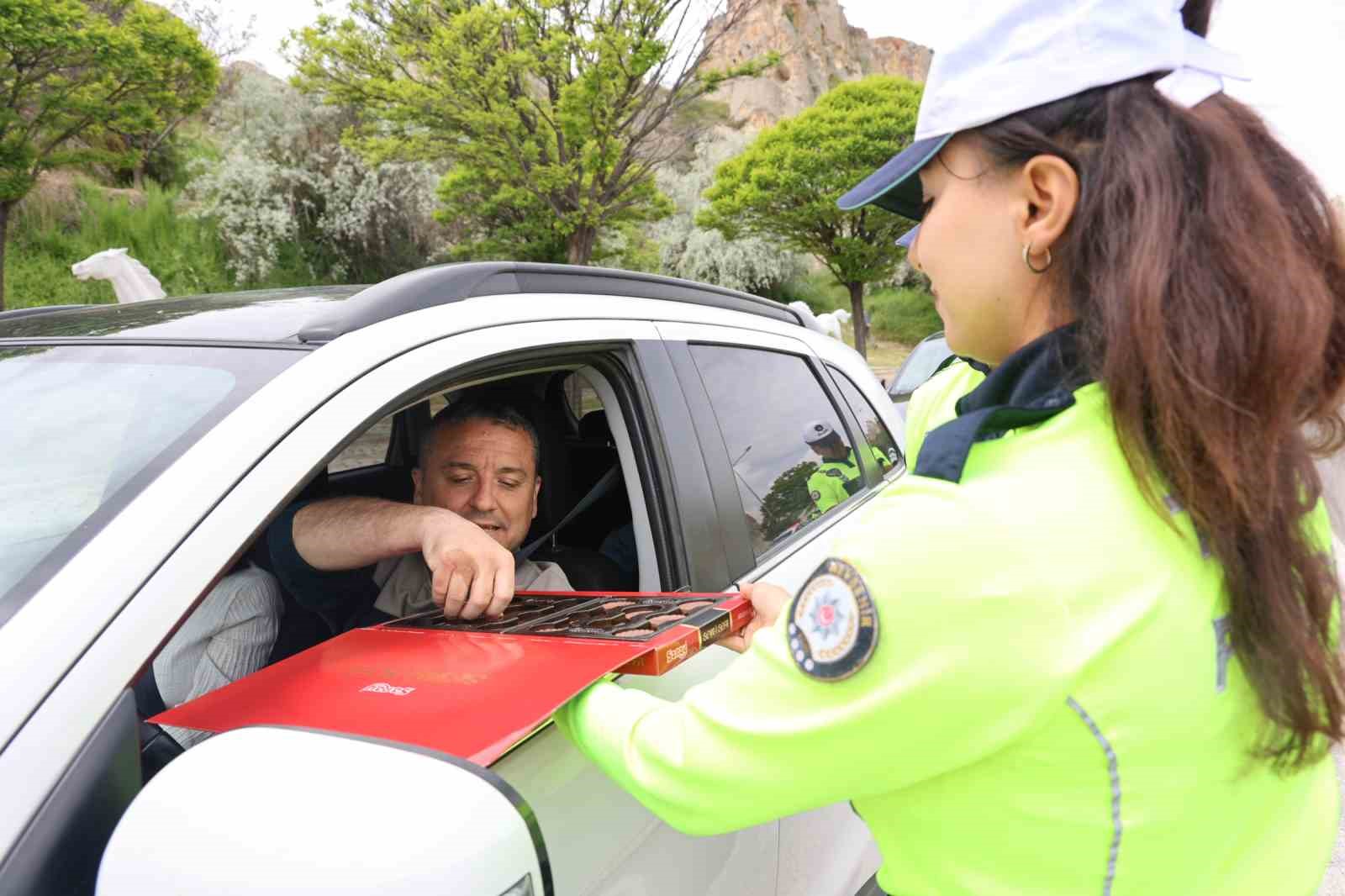 nevsehirde polis ekiplerinden tatli uygulama 1 D6aO9LHl