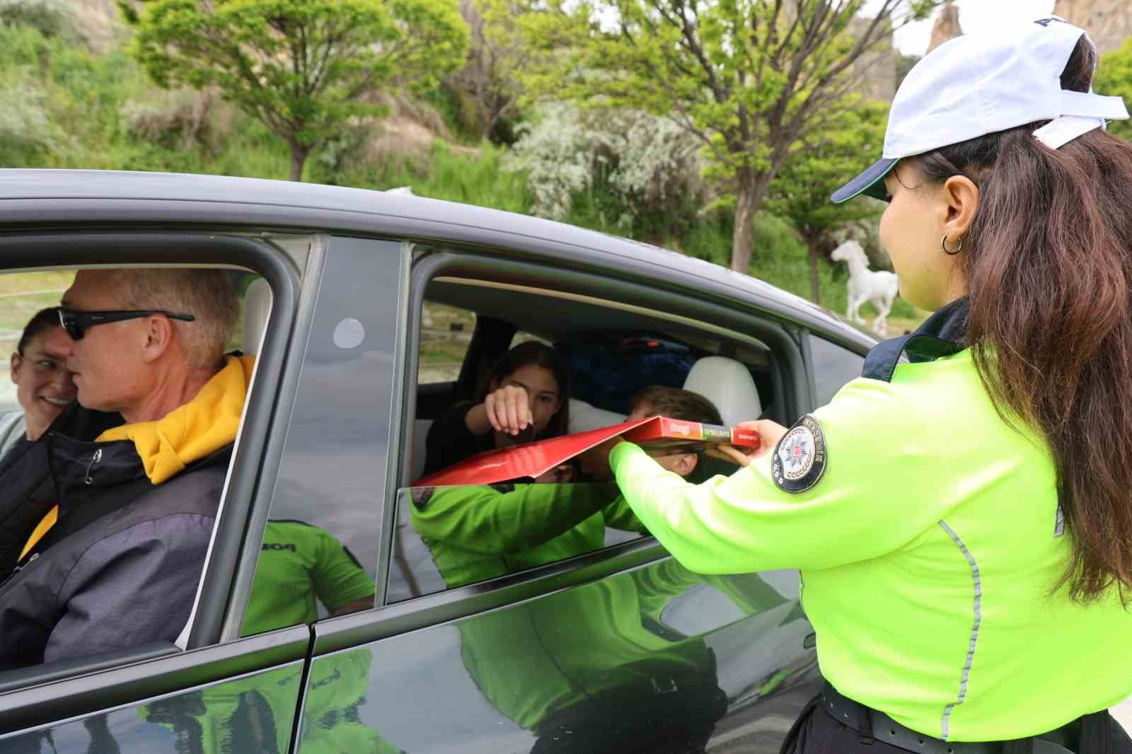 nevsehirde polis ekiplerinden tatli uygulama 3 iArk8YuB