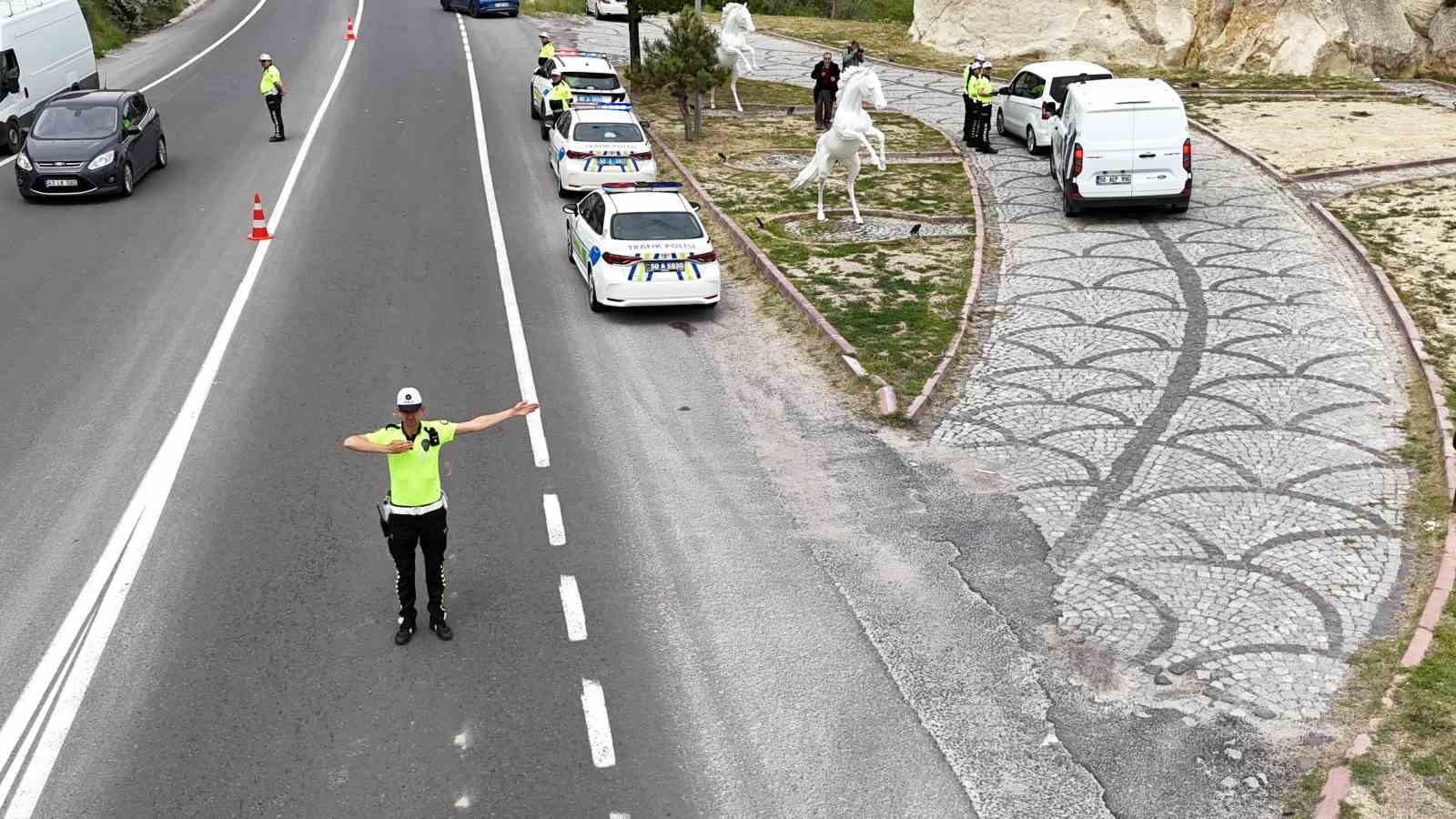 nevsehirde polis ekiplerinden tatli uygulama 8 97bgyfkM