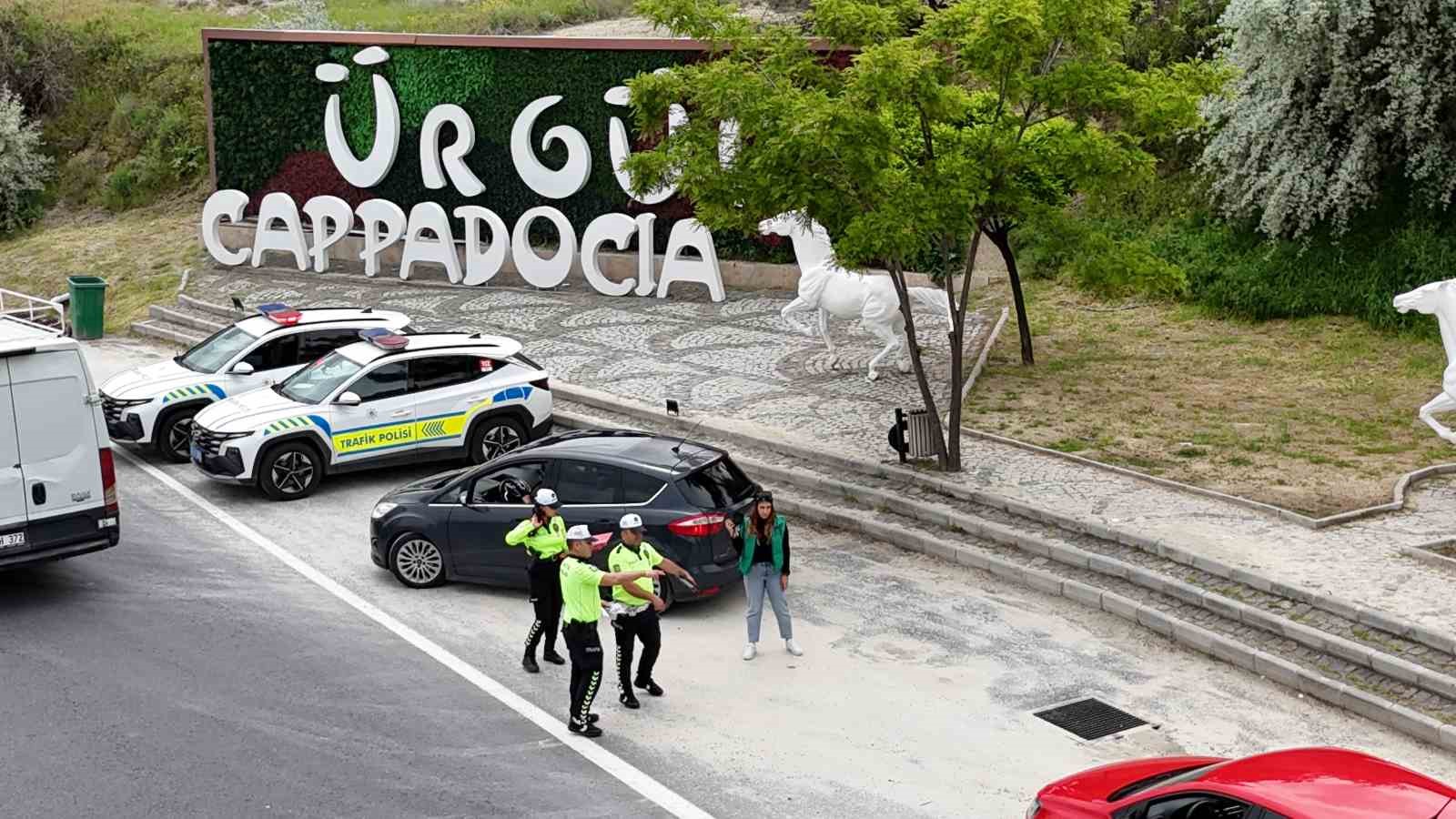 nevsehirde polis ekiplerinden tatli uygulama 9