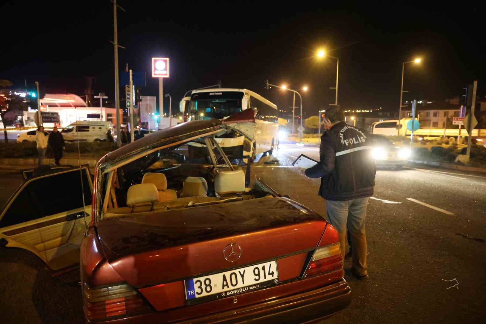 nevsehirde turistleri tasiyan otobus ile otomobil carpisti 2 olu 3 yarali 1 ZWaJ8BRK