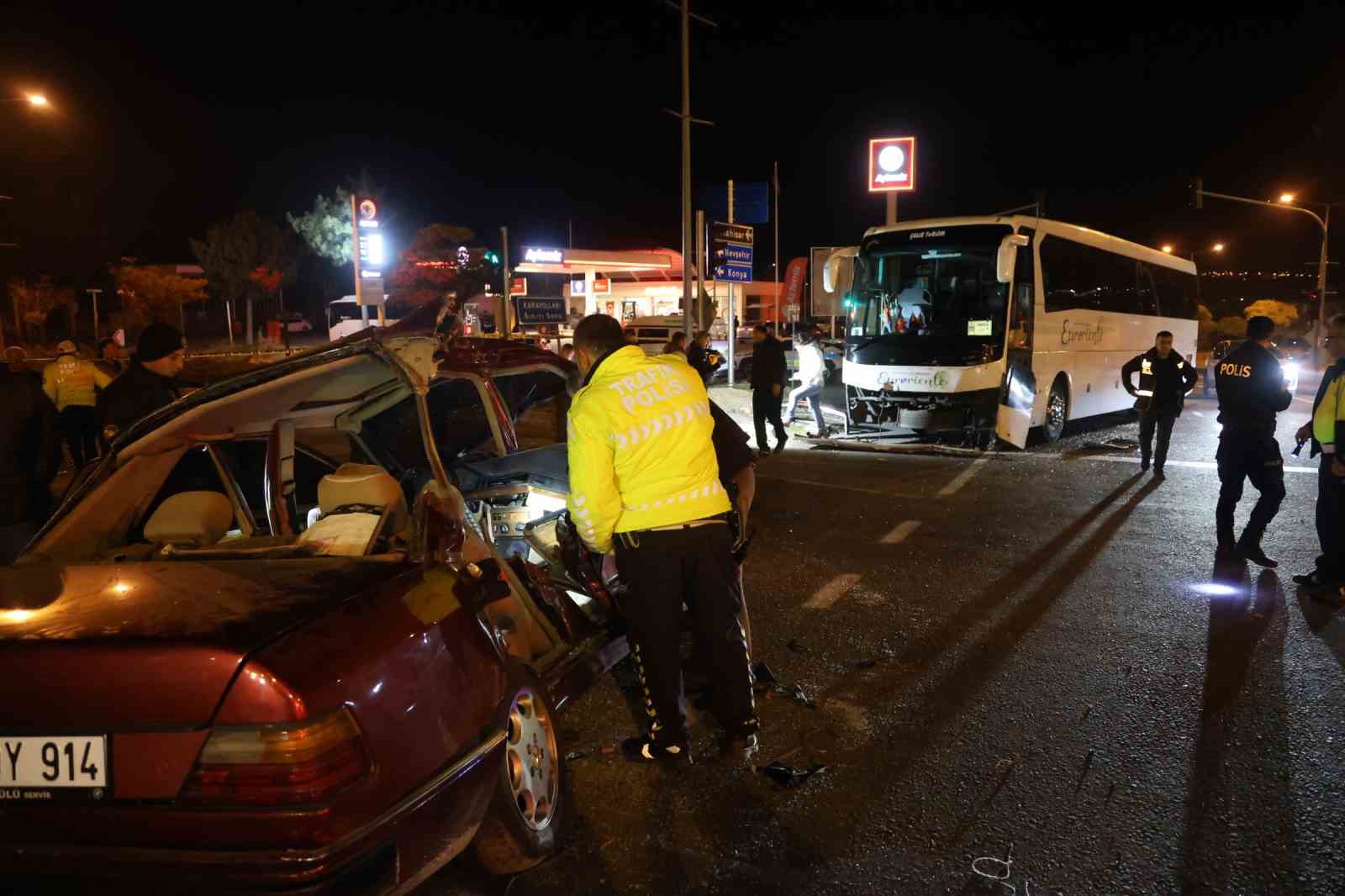 nevsehirde turistleri tasiyan otobus ile otomobil carpisti 2 olu 3 yarali 5 7NyV5DOy