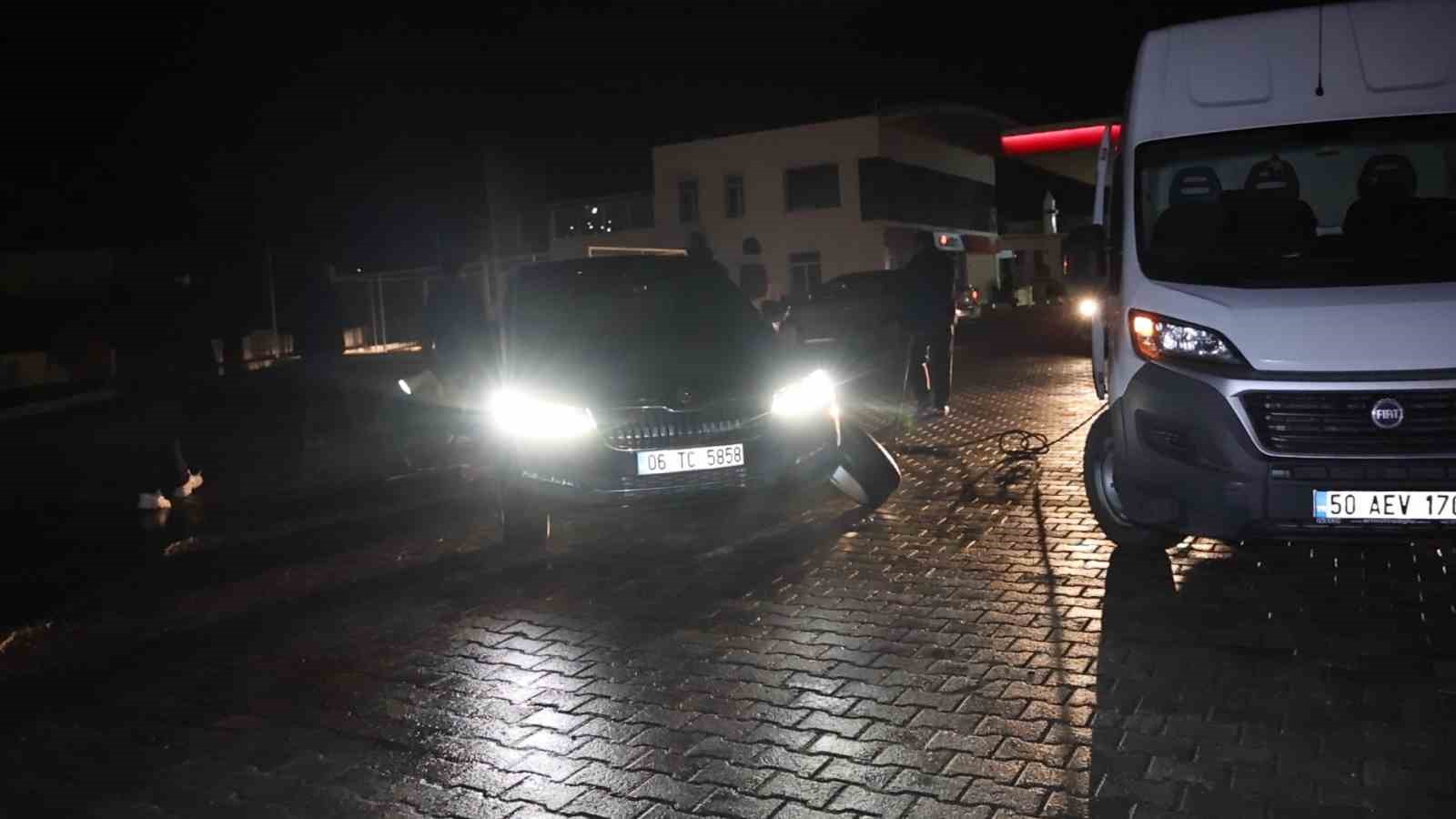 nevsehirde yolda olusan cukurlar 5 araci yolda birakti 6 a6rGaIq5