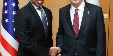 new-york-belediye-baskani-adams-israil-cumhurbaskani-herzog-ile-gorustu-ZkAfiE8u.jpg