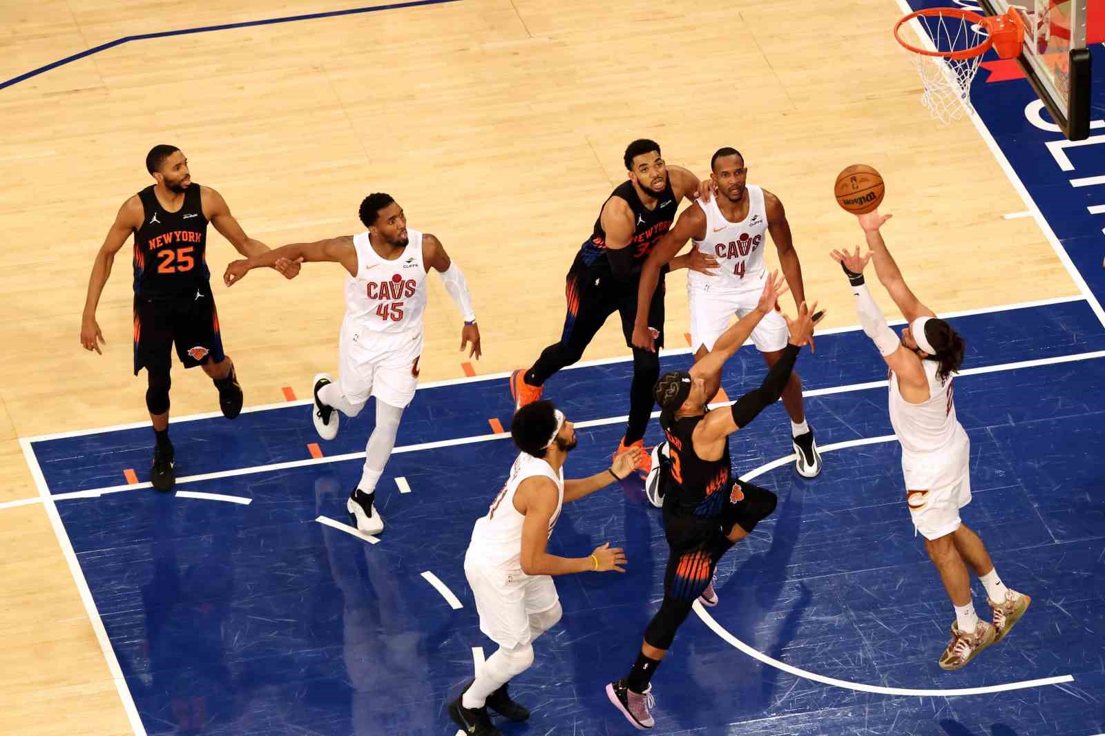 new york knicks cleveland cavaliers karsisinda seriyi 2 0 yapti 0
