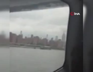 new-york-semalarinda-seyreden-deniz-ucagi-nehre-sert-inis-yapti-2-yarali-RVzHTI4W.jpg