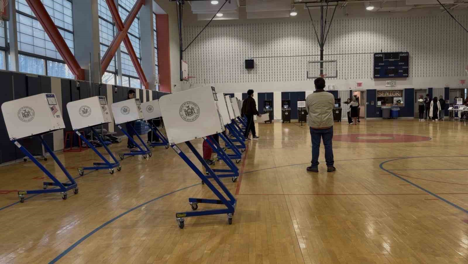 new york yeni belediye baskanini secmek icin sandik basinda 4