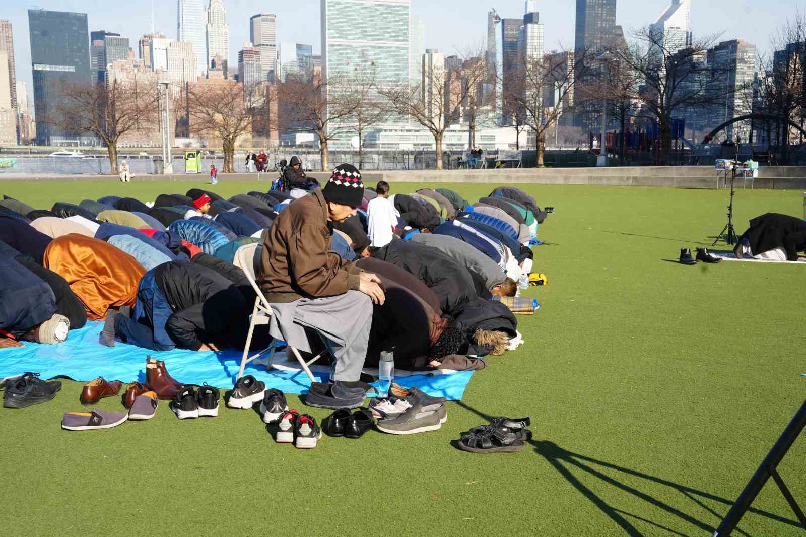 new yorkta bayram namazi sokaklara tasti 7 RKZAM5pK
