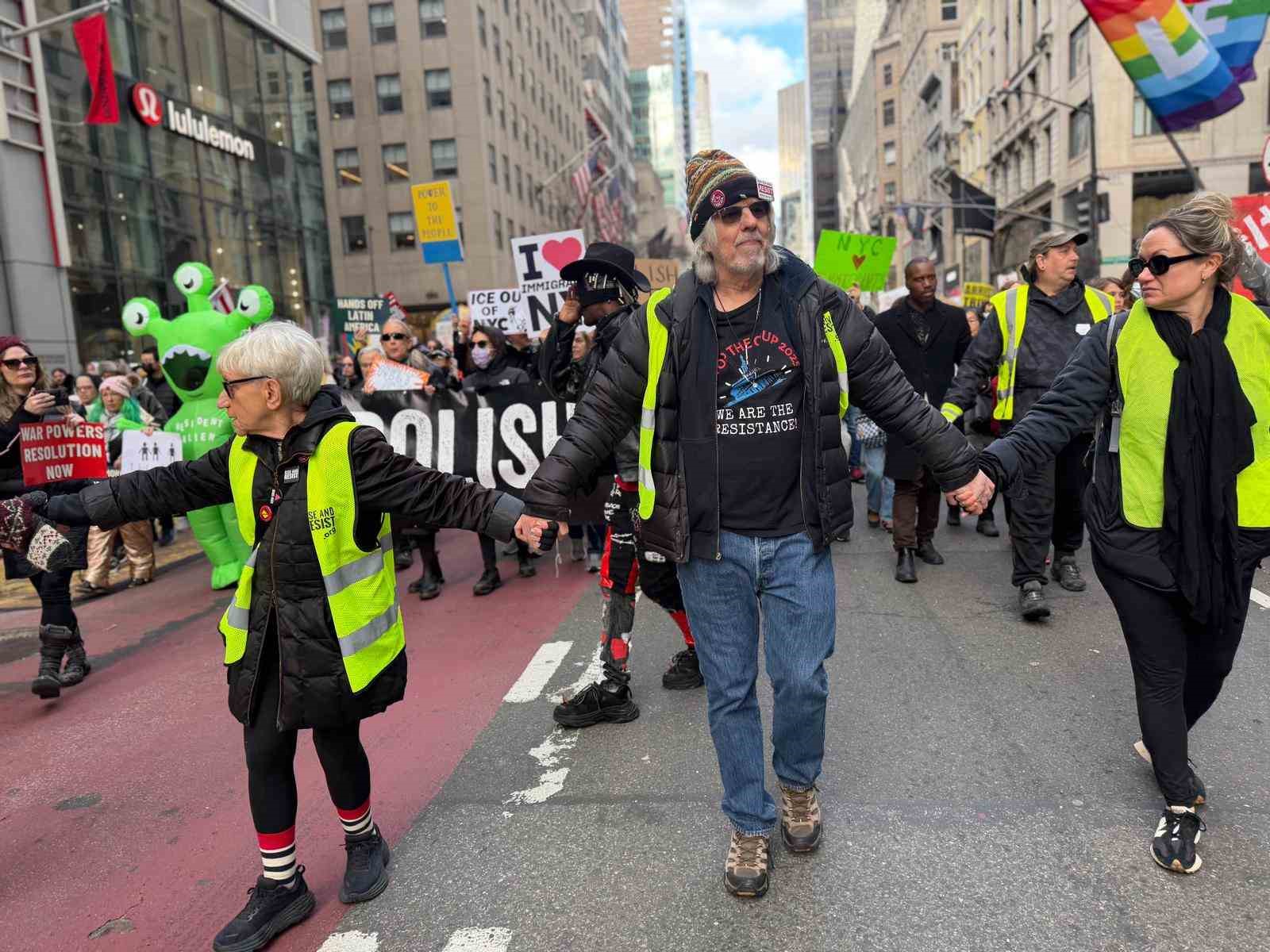 new yorkta binlerce kisiden icea tepki yuruyusu 2