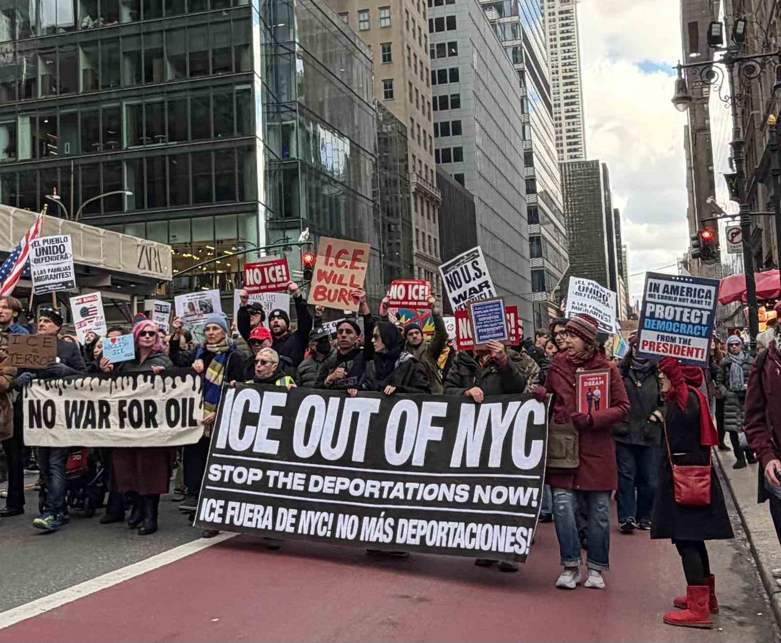 new yorkta binlerce kisiden icea tepki yuruyusu 5