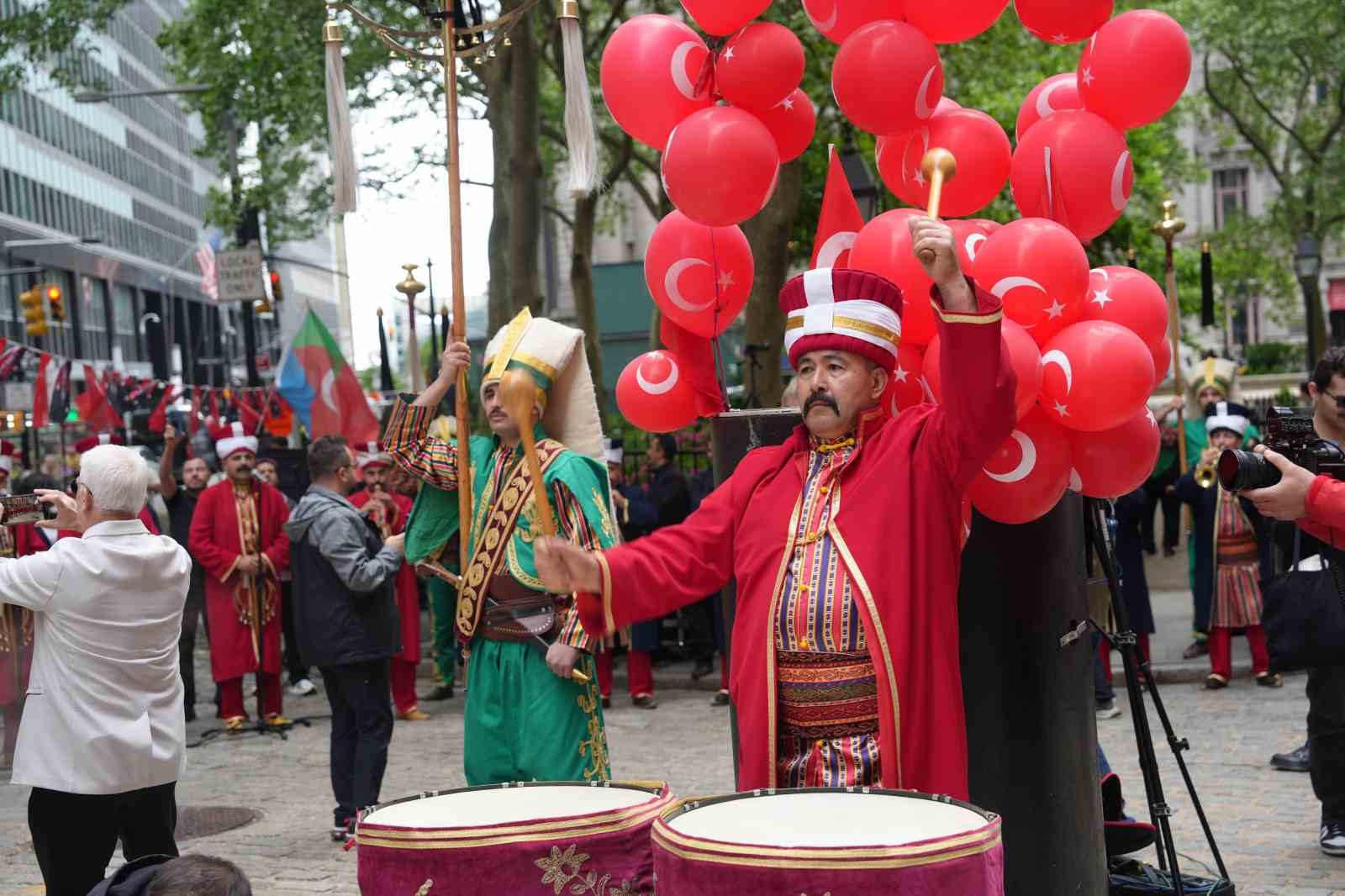 New York’ta mehter gösterisine büyük ilgi 14 new yorkta mehter gosterisine buyuk ilgi 10