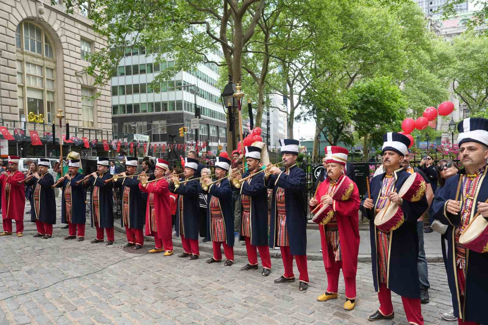 New York’ta mehter gösterisine büyük ilgi 17 new yorkta mehter gosterisine buyuk ilgi 13 AIdNX4nt