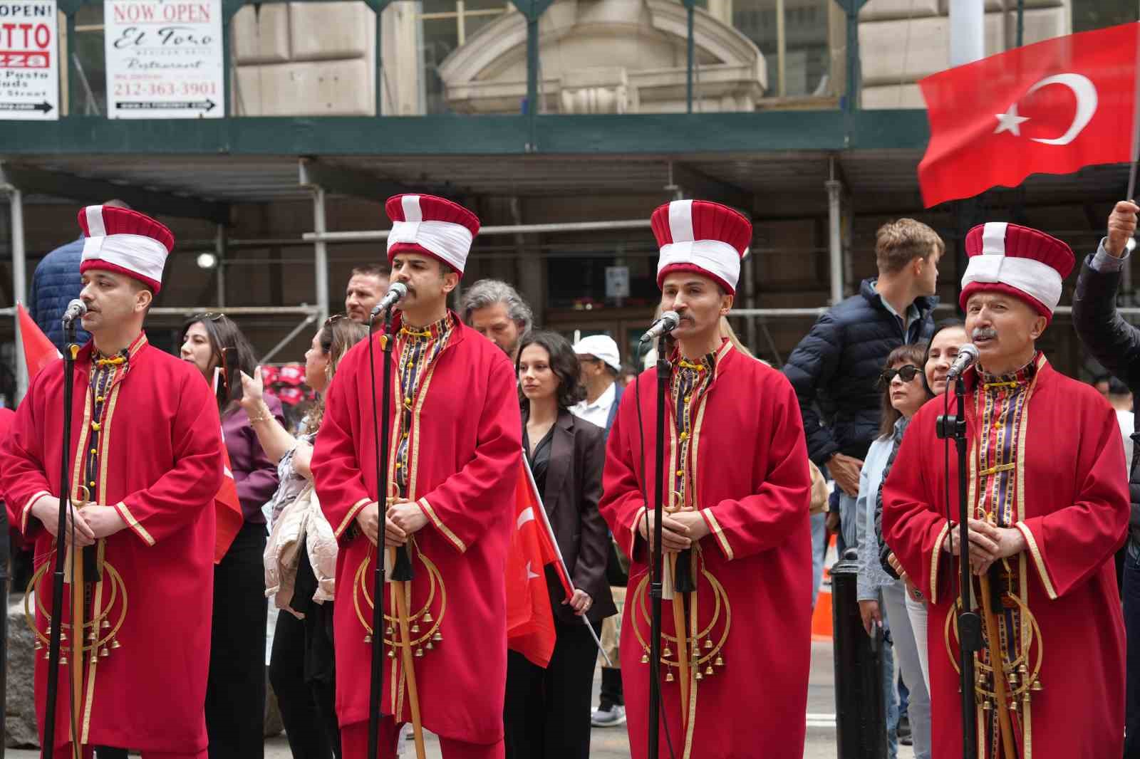 New York’ta mehter gösterisine büyük ilgi 19 new yorkta mehter gosterisine buyuk ilgi 15 vDEJYJdI