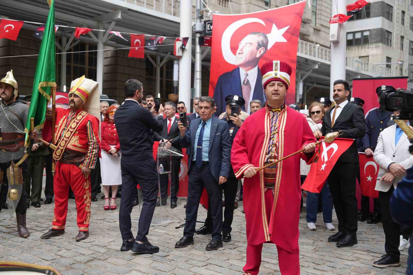 New York’ta mehter gösterisine büyük ilgi 20 new yorkta mehter gosterisine buyuk ilgi 16 4VeGfwN1