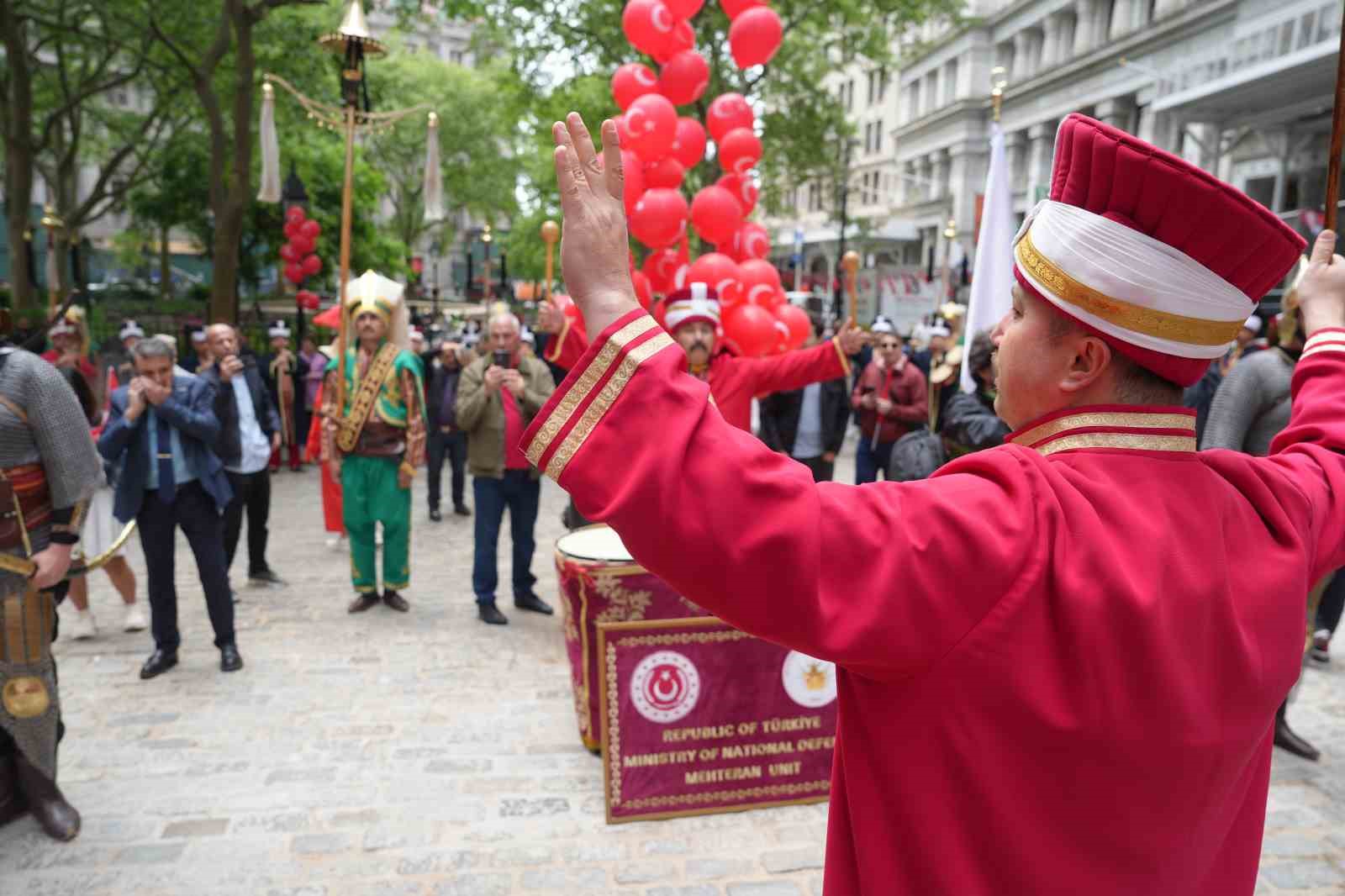 New York’ta mehter gösterisine büyük ilgi 22 new yorkta mehter gosterisine buyuk ilgi 18