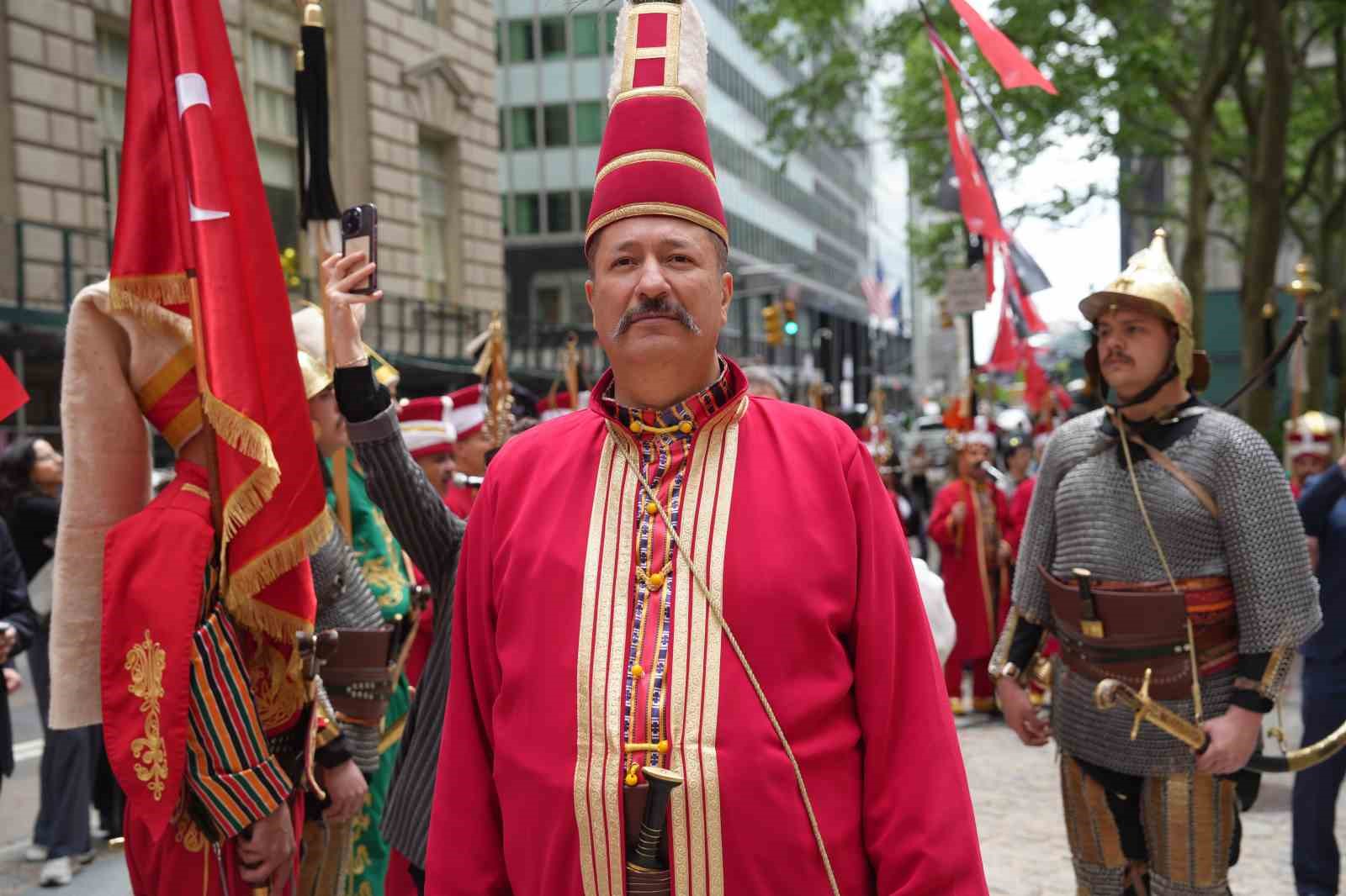 New York’ta mehter gösterisine büyük ilgi 23 new yorkta mehter gosterisine buyuk ilgi 19 5iGRuJ7j