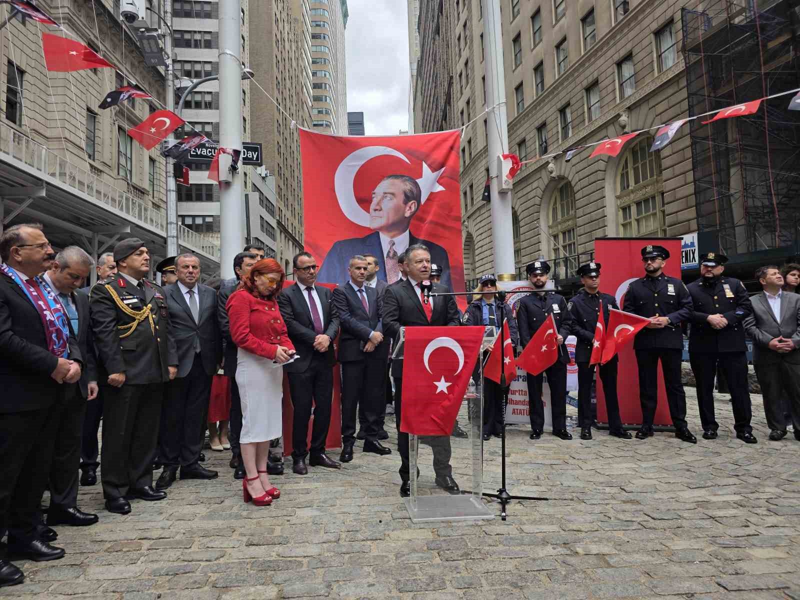 New York’ta mehter gösterisine büyük ilgi 6 new yorkta mehter gosterisine buyuk ilgi 2 V2cM6Yui