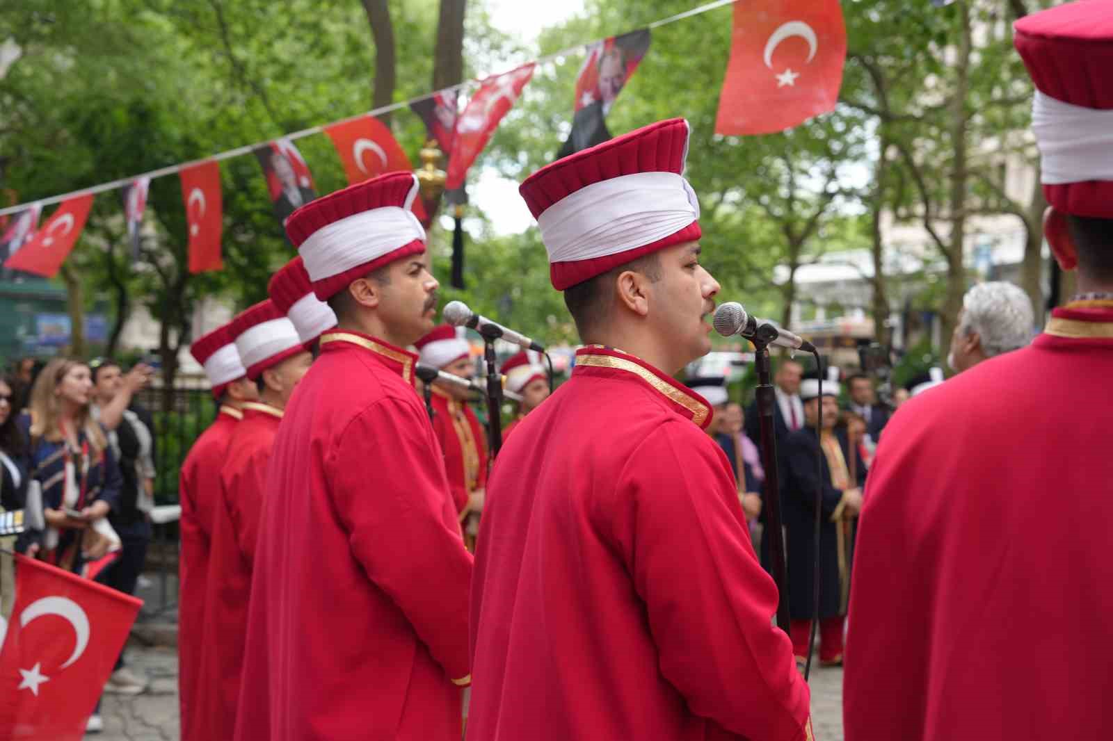 New York’ta mehter gösterisine büyük ilgi 25 new yorkta mehter gosterisine buyuk ilgi 21 gnMQIqaY