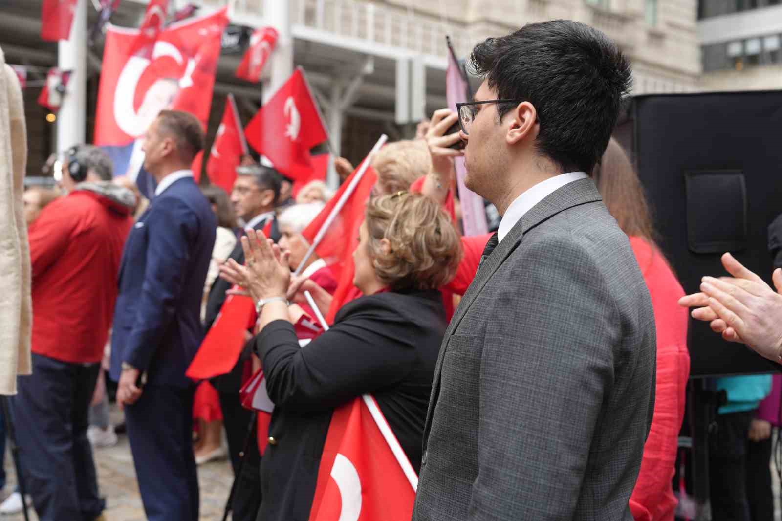 New York’ta mehter gösterisine büyük ilgi 27 new yorkta mehter gosterisine buyuk ilgi 23 XXwJBCHe
